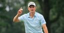 Rose roars into contention