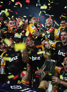 Chiefs begin on pitch celebrations with Super Rugby trophy Chiefs begin on pitch celebrations with Super Rugby trophy