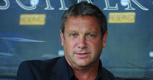 Peter Gentle Hull FC coach 2013 Peter Gentle Hull FC coach 2013