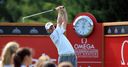 Lee shoots 61 to grab lead