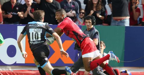 Delon Armitage of Toulon dives over for the first try Delon Armitage of Toulon dives over for the first try