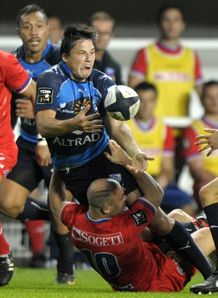 Montpellier s Fran ois Trinh Duc C is tackled by Grenoble Montpellier s Fran ois Trinh Duc C is tackled by Grenoble
