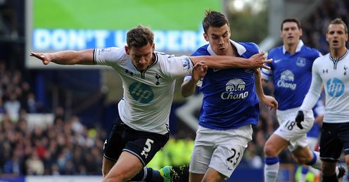 Denied: Jan Vertonghen cuts across Seamus Coleman before being felled in the penalty area
