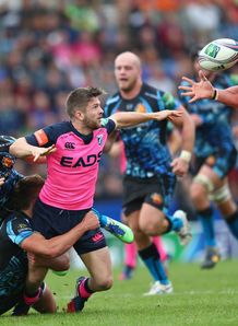 Cardiff Blues wing Harry Robinson offloading to Robin Copeland Cardiff Blues wing Harry Robinson offloading to Robin Copeland