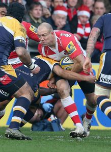 Mike Tindall of Gloucester takes on the Worcester defence Mike Tindall of Gloucester takes on the Worcester defence