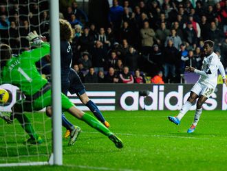 Dyer (R): Broke the deadlock