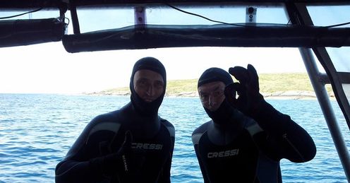 Nasser Hussain and David Lloyd shark diving