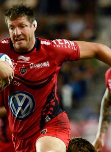 Toulon lock Bakkie Botha charge Toulon lock Bakkie Botha charge