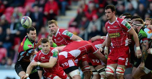 Gareth Davies of Scarlets passes the ball during the Heineken Cup Pool 4 match between Scarlets and Harlequins Gareth Davies of Scarlets passes the ball during the Heineken Cup Pool 4 match between Scarlets and Harlequins