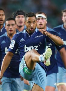 Benji Marshall kicking for the Blues Benji Marshall kicking for the Blues