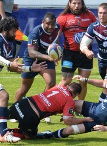 matthew clarkin offloads bordeaux begles v toulon matthew clarkin offloads bordeaux begles v toulon