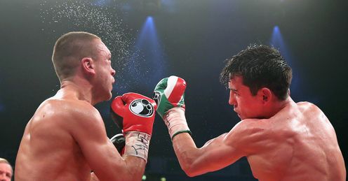 Crolla (right) eventually took charge of a fantastic battle with Murray