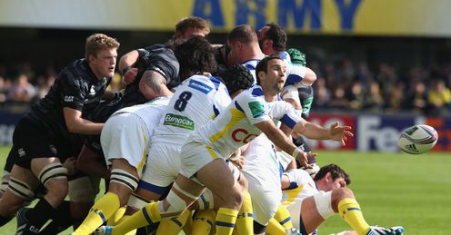 Morgan Parra of Clermont passes the ball during the Heineken Cup quarter final match between Clermont Auvergne and Leicester Tigers Morgan Parra of Clermont passes the ball during the Heineken Cup quarter final match between Clermont Auvergne and Leicester Tigers
