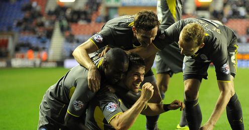 Dean Hammond's goal moved Leicester one point closer to promotion on Tuesday night