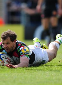 Nick Evans diving over for a try for Harlequins Nick Evans diving over for a try for Harlequins