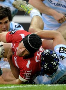 Toulon centre Matt Giteau C scores v Racing Top 14 semifinal Toulon centre Matt Giteau C scores v Racing Top 14 semifinal
