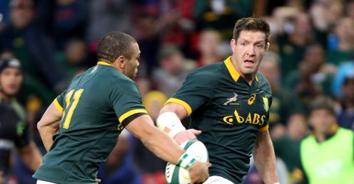 LAGER INCOMING XV BRYAN HABANA OFF LOADS TO BAKKIES BOTHA OF THE SPRINGBOK DURING LAGER INCOMING XV BRYAN HABANA OFF LOADS TO BAKKIES BOTHA OF THE SPRINGBOK DURING