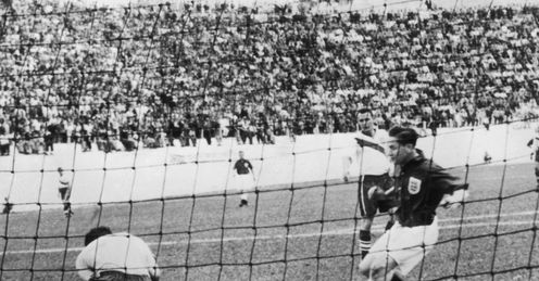 American goalkeeper Frank Borghi saves in front of Tom Finney during the England vUSA match on June 29, 1950 in Belo Horizonte, Brazil