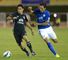 Steven Pienaar holds off Leonardo Ulloa in Leicester's 1-0 win over Everton
