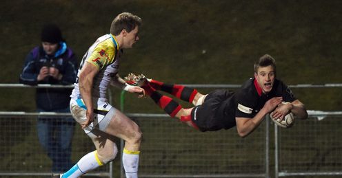 Edinburgh upset leaders