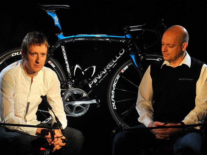 img.skysports.com/09/12/800x600/Bradley-Wiggins-Dave-Brailsford-Team-Sky-PA_2395660.jpg