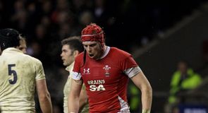 https://img.skysports.com/10/02/295x160/AlunWyn-Jones-walks-off-twickers_2416736.jpg