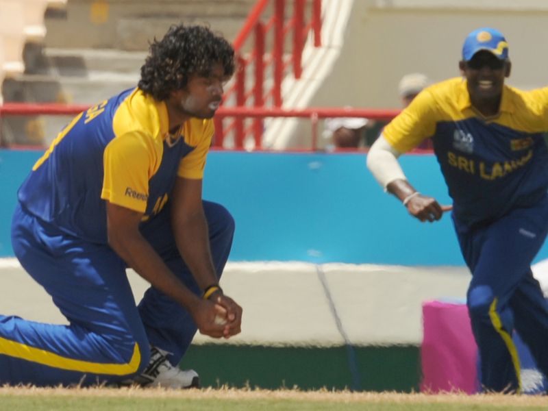 Lasith-Malinga-catches-Karthik-India-v-Sri-La_2452371.jpg