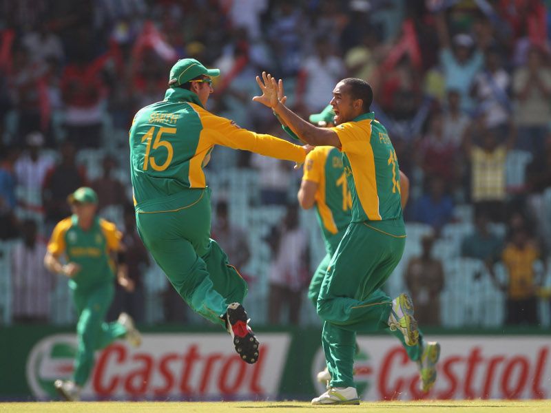 Graeme-Smith-Robin-Peterson-celebrate-Strauss_2570436.jpg