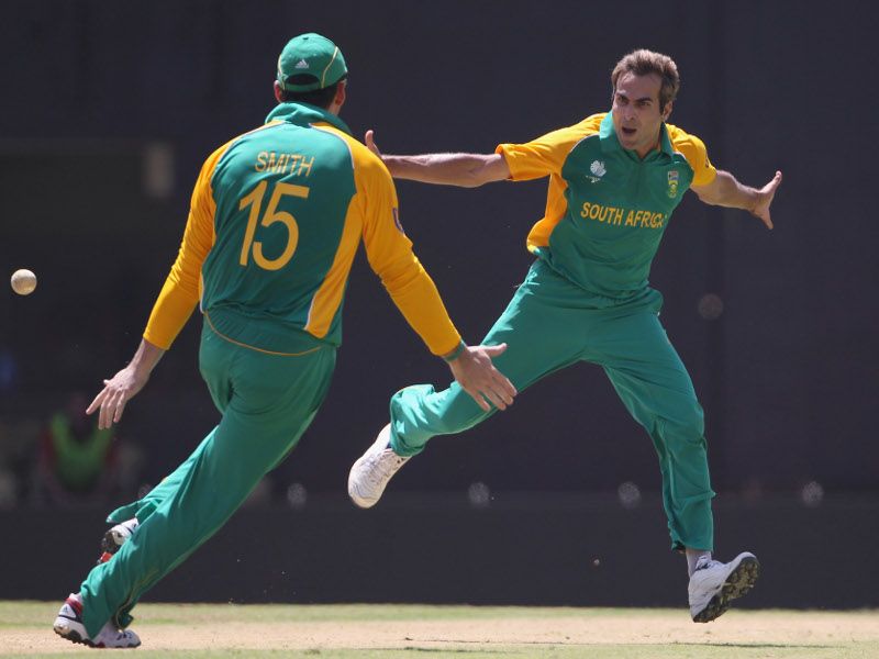 Imran-Tahir-celebrates-Trott-dismissal-Englan_2570442.jpg