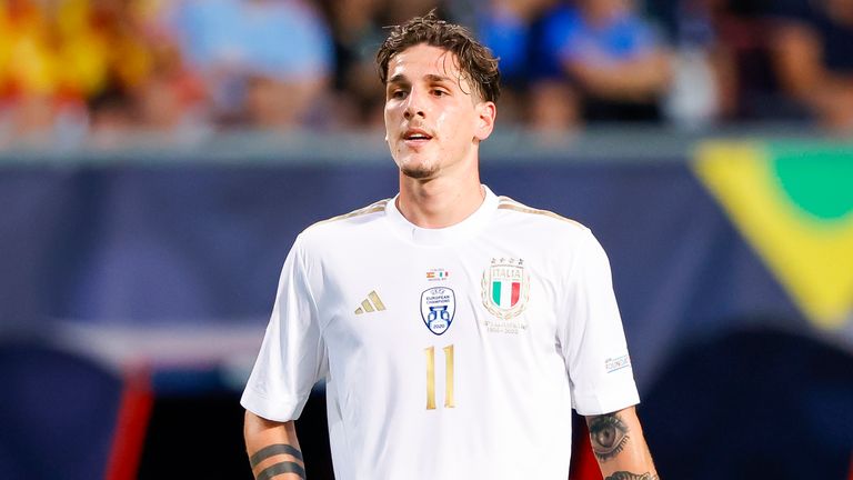 Aston Villa have completed the loan signing of Galatasaray midfielder Nicolo Zaniolo.
