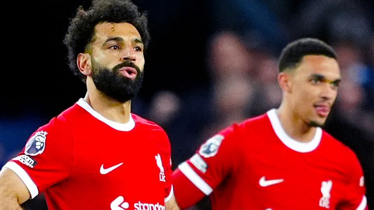 Liverpool&#39;s Mohamed Salah (left) appears dejected during the Premier League match at Goodison Park, Liverpool. Picture date: Wednesday April 24, 2024.