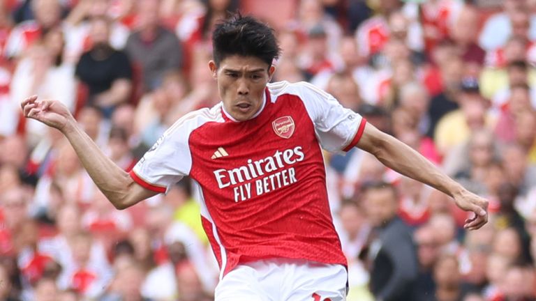 Takehiro Tomiyasu fires in Arsenal&#39;s equaliser against Everton