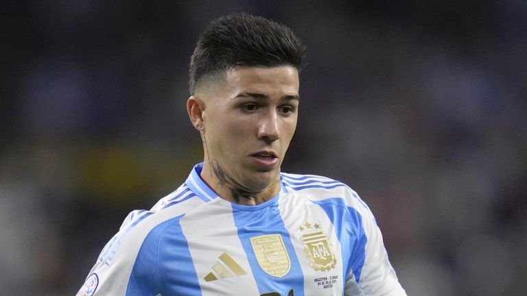 Argentina&#39;s Enzo Fernandez during a Copa America quarterfinal soccer match against Argentina in Houston, Thursday, July 4, 2024. (AP Photo/Julio Cortez)