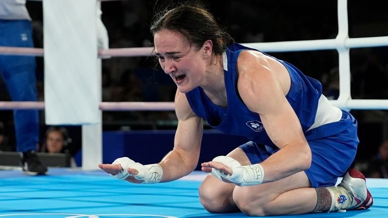 Ireland&#39;s Kellie Harrington celebrates winning gold after defeating China&#39;s Yang Wenlu in their women&#39;s 60 kg final boxing match at the 2024 Summer Olympics, Tuesday, Aug. 6, 2024, in Paris, France. (AP Photo/John Locher)