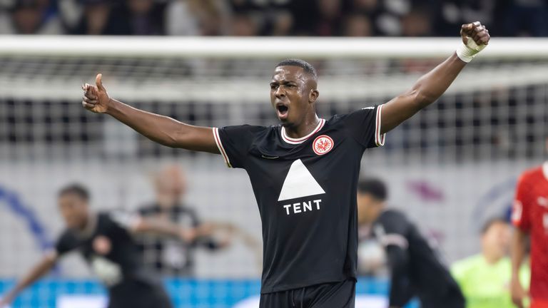 08 October 2023, Hesse, Frankfurt/Main: Soccer: Bundesliga, Eintracht Frankfurt - 1. FC Heidenheim, Matchday 7, Deutsche Bank Park. Willian Pacho of Eintracht Frankfurt celebrates his goal to make it 1:0.