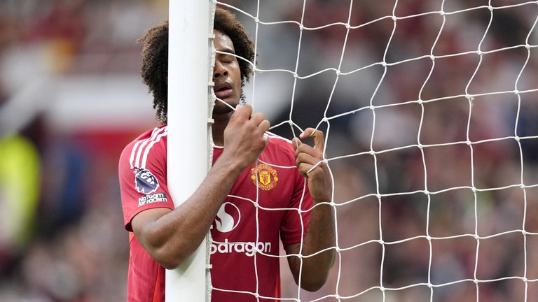 Manchester United's Joshua Zirkzee during the 3-0 defeat to Liverpool