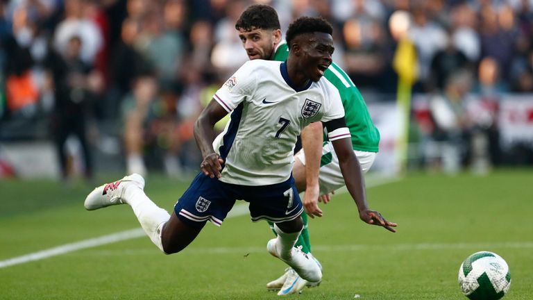 Robbie Brady fouls Bukayo Saka