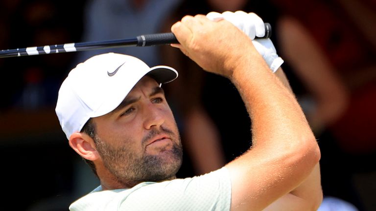 ATLANTA, GA - SEPTEMBER 01: Scottie Scheffler (USA) tees off the first hole during the final round of the FedExCup TOUR Championship on 09/01/24 at East Lake Golf Club in Atlanta, Georgia. (Photo by David J. Griffin/Icon Sportswire) (Icon Sportswire via AP Images) 