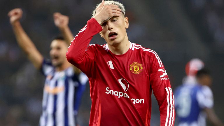 Manchester United's Alejandro Garnacho reacts after a missed opportunity during a Europa League opening phase soccer match between FC Porto and Manchester United at the Dragao stadium in Porto, Portugal, Thursday, Oct. 3, 2024. (AP Photo/Luis Vieira)