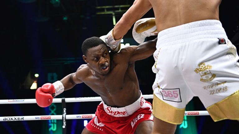 HIGH VOLTAGE PROMOTION.COPPERBOX,.STRATFORD.LONDON.PIC CHRIS DEAN/BOXXER.DAN AZEEZ. V. LEWIS EDMONDSON