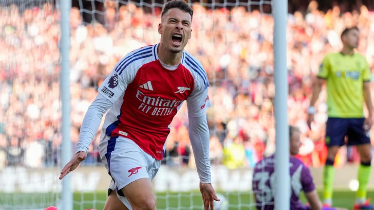 Arsenal's Gabriel Martinelli celebrates after scoring his side's second goal during the English Premier League soccer match between Arsenal and Southampton at the Emirates Stadium in London, Saturday, Oct. 5, 2024. (AP Photo/Kirsty Wigglesworth)