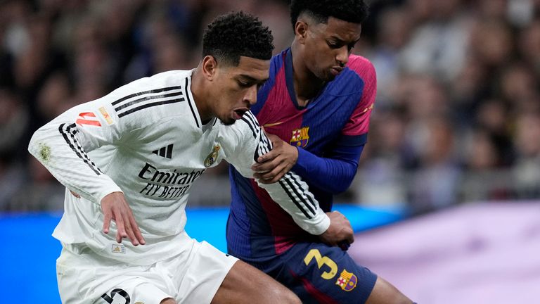 Real Madrid's Jude Bellingham fights for the ball against Real Madrid's Jude Bellingham during a Spanish La Liga soccer match between Real Madrid and Barcelona at the Santiago Bernabeu stadium in Madrid, Spain, Saturday, Oct. 26, 2024. (AP Photo/Bernat Armangue)