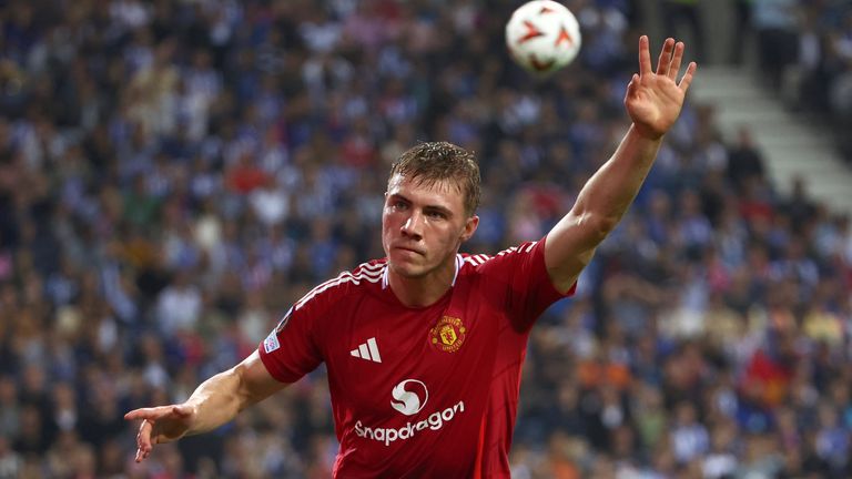 Manchester United's Rasmus Hojlund celebrates after scoring his side's second goal during a Europa League opening phase soccer match between FC Porto and Manchester United at the Dragao stadium in Porto, Portugal, Thursday, Oct. 3, 2024. (AP Photo/Luis Vieira)