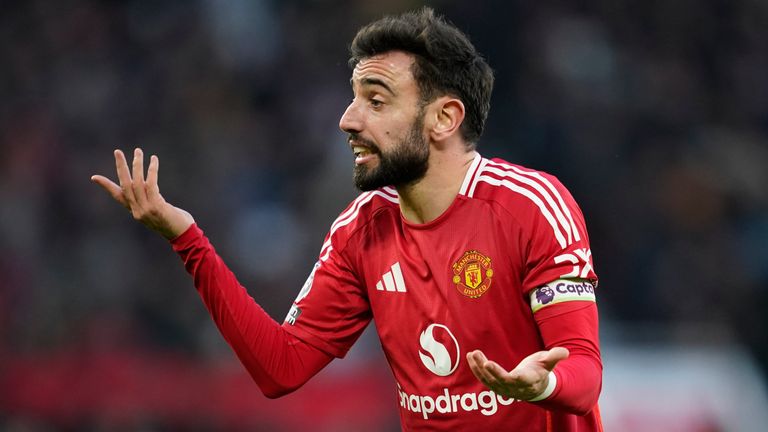 Manchester United's Bruno Fernandes gestures in frustration