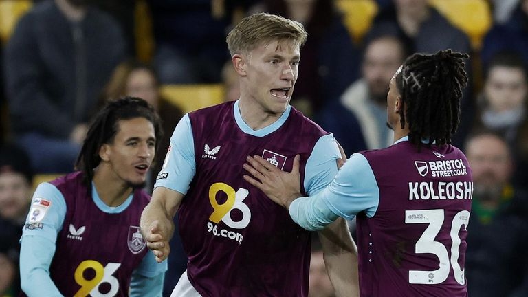 Zian Flemming celebrates after equalising for Burnley at Norwich