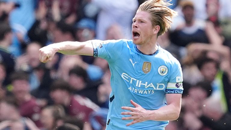 Kevin De Bruyne celebrates scoring Man City's first goal of the game