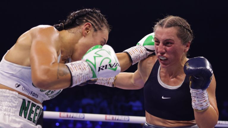 Ellie Scotney wins her first world title against Cherneka Johnson