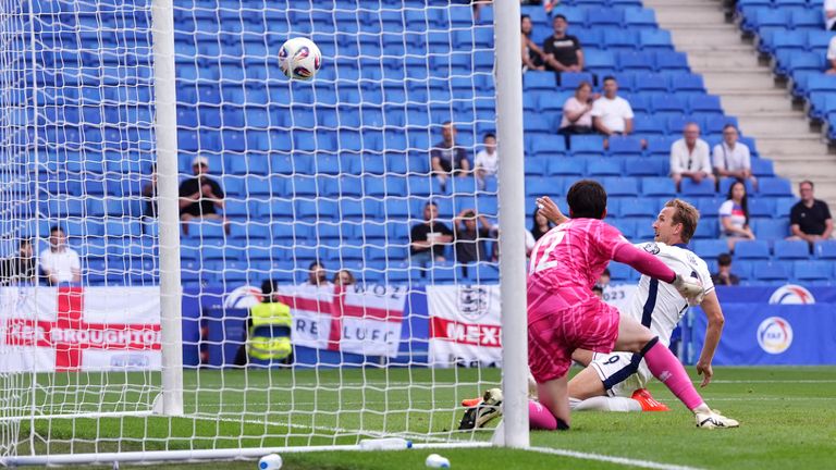 Harry Kane scores to make it 1-0