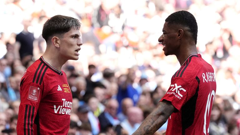 Alejandro Garnacho (left) and Marcus Rashford (rigth) are two of five players that want to leave Manchester United.