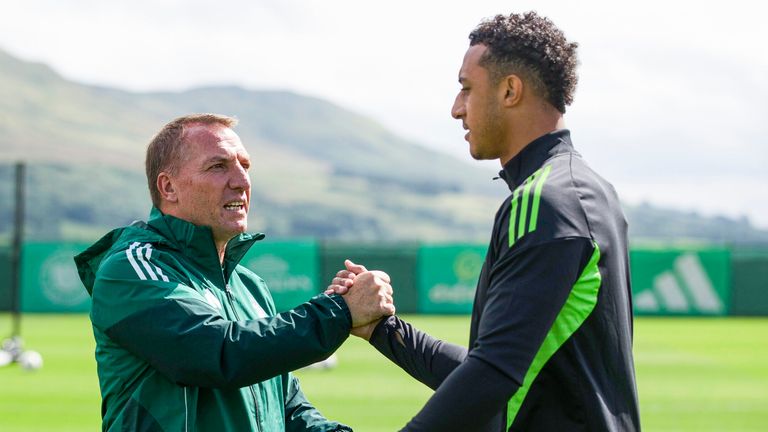GLASGOW, SCOTLAND - JULY 18: Celtic Manager Brendan Rodgers (L) and Adam Idah during a Celtic training session at Lennoxtown Training Complex, on July 18, 2025, in Glasgow, Scotland. (Photo by Craig Williamson / SNS Group)